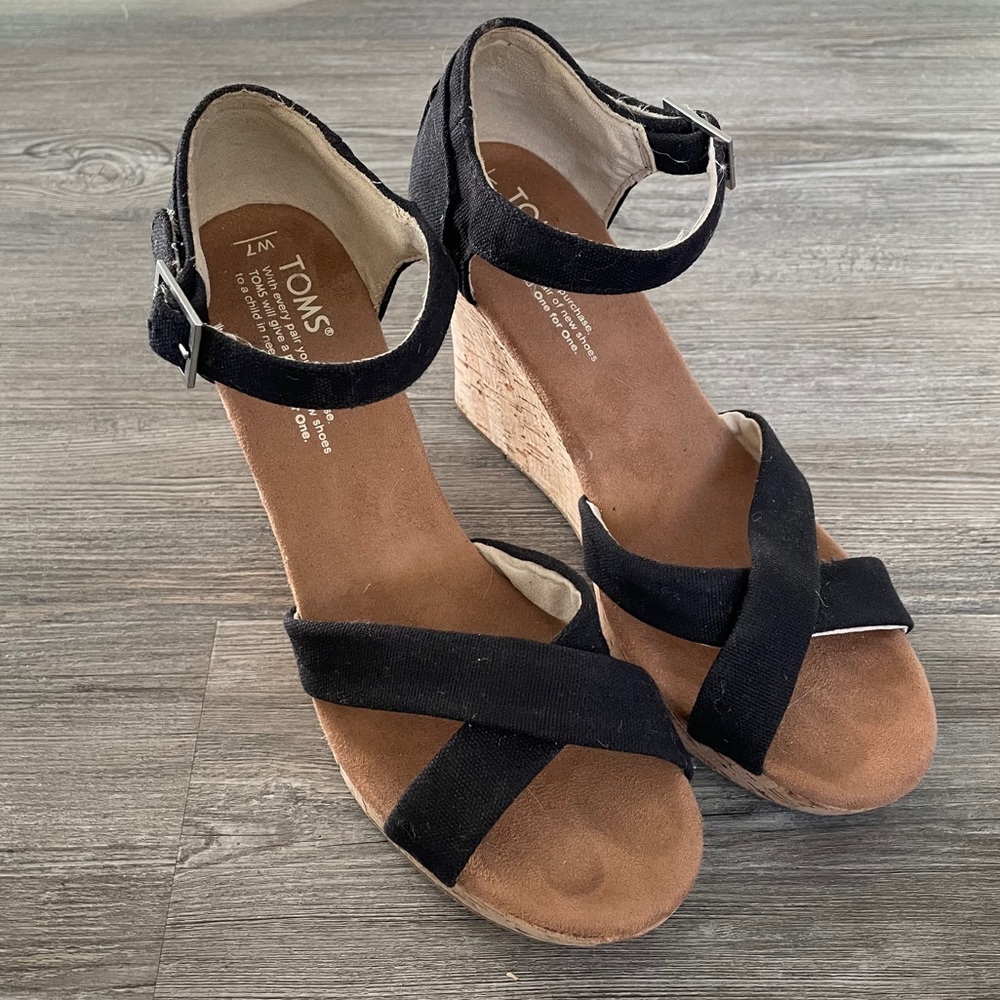 TOMS BLACK STRAPY WEDGE SANDAL CORK SHOE HEEL